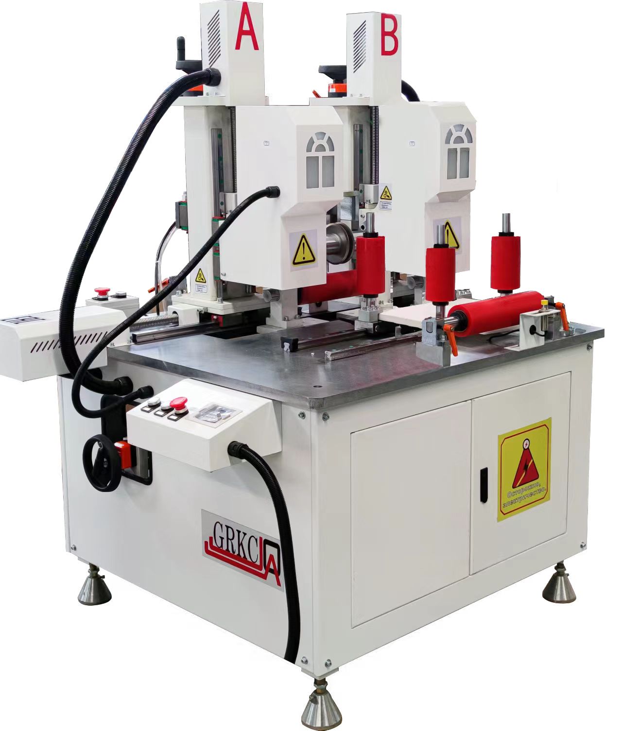 在隔熱斷橋鋁型材的生產過程中，設備的選擇直接影響生產效率和產品質量