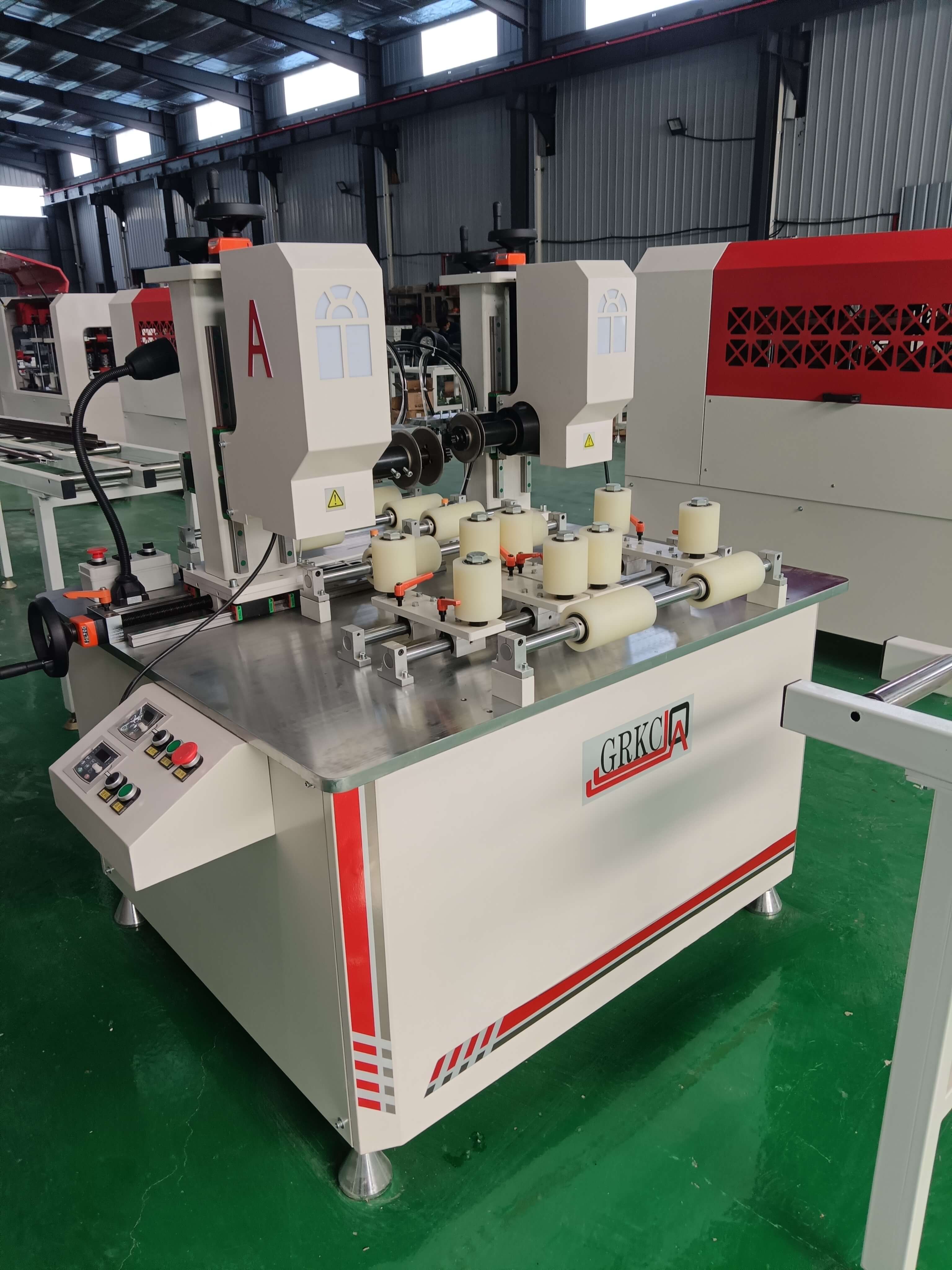 斷橋鋁開齒穿條設(shè)備概述