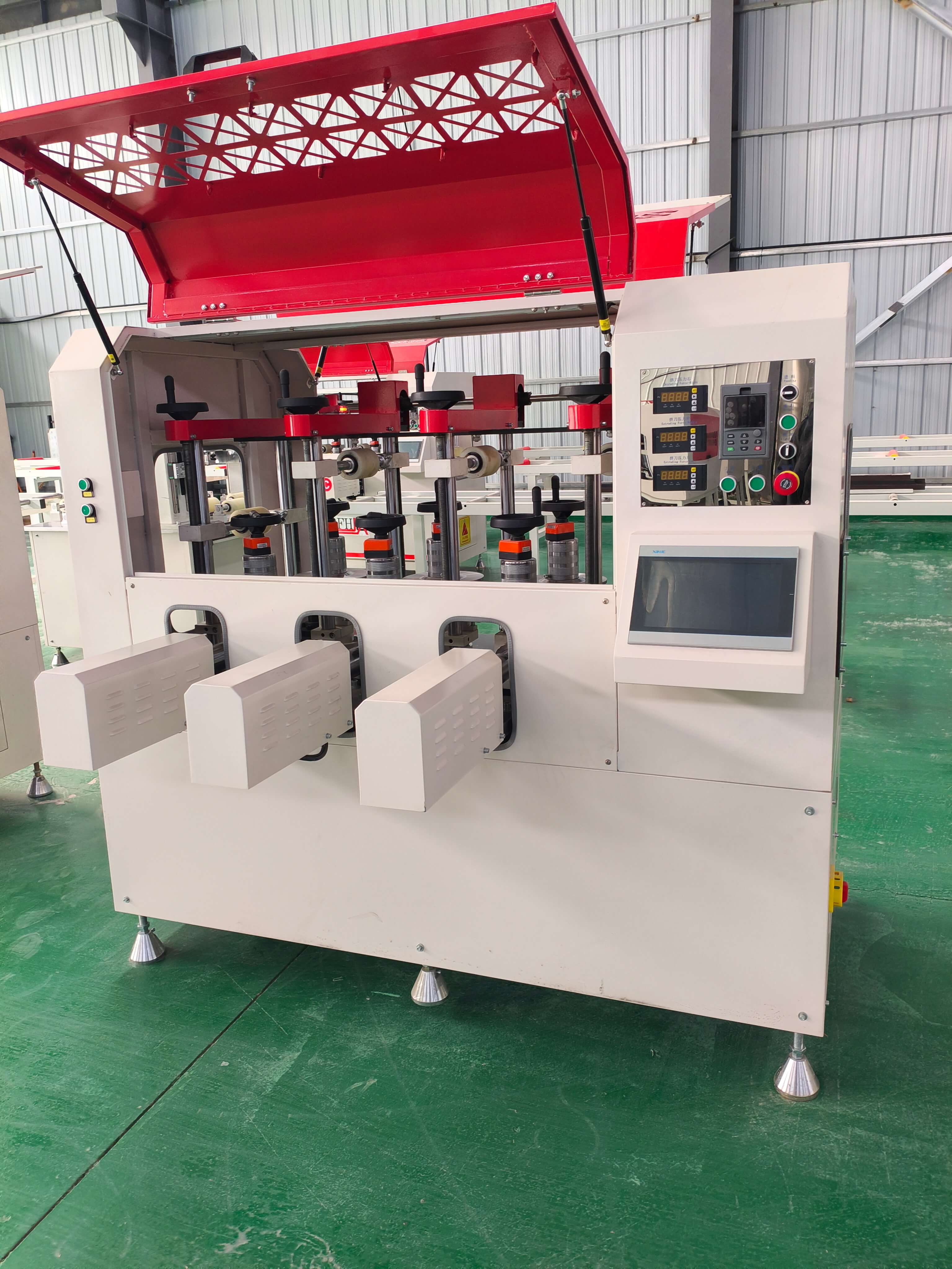 全自動(dòng)數(shù)控系統(tǒng)提升斷橋鋁開齒穿條設(shè)備性能的優(yōu)勢(shì)